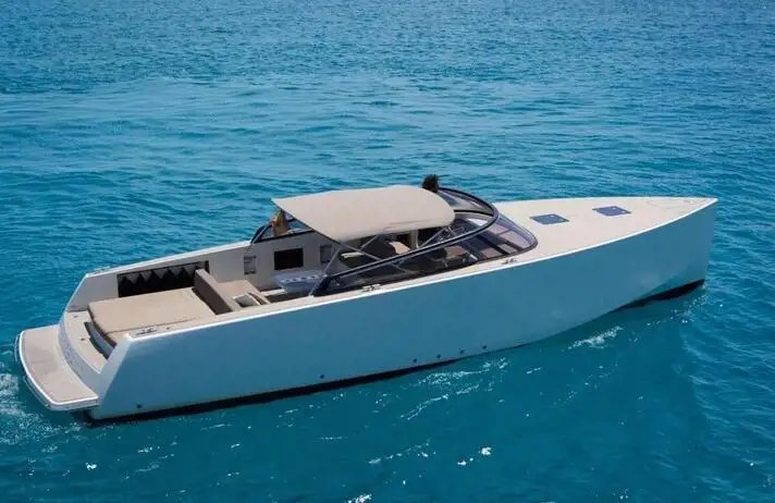 VanDutch confie son SAV � notre chantier naval � Mandelieu